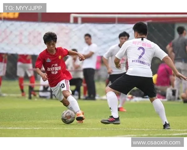 足球明星佳伟的个人简介与精彩瞬间照片分享